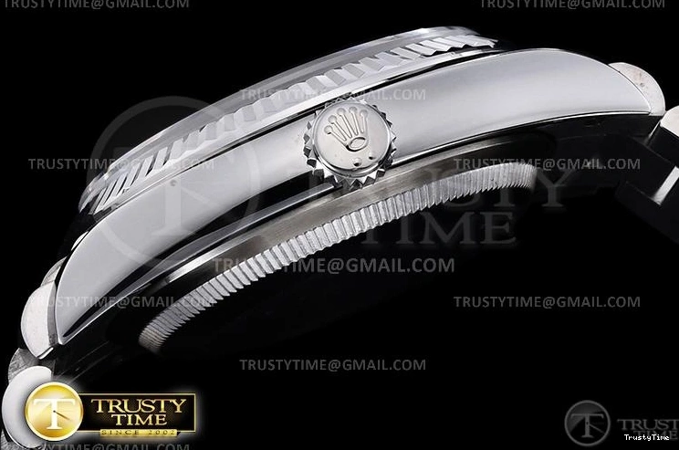 1019 RDD0224F – DayDate 36mm Vibrant 705